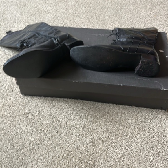 Charles David tall, black leather boots with lace up at angle. Side zip. - Picture 5 of 8